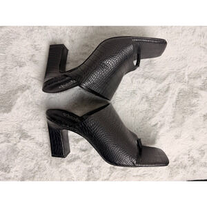 Charles David Black Croc Embossed Thong Heels Slide Sandals Size 9.5M Classic